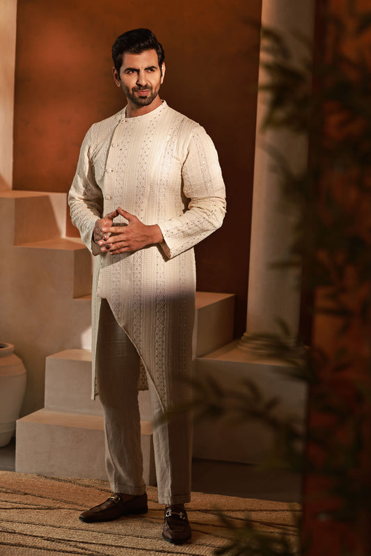 Mirror Edit Lucknowi Kurta Look
